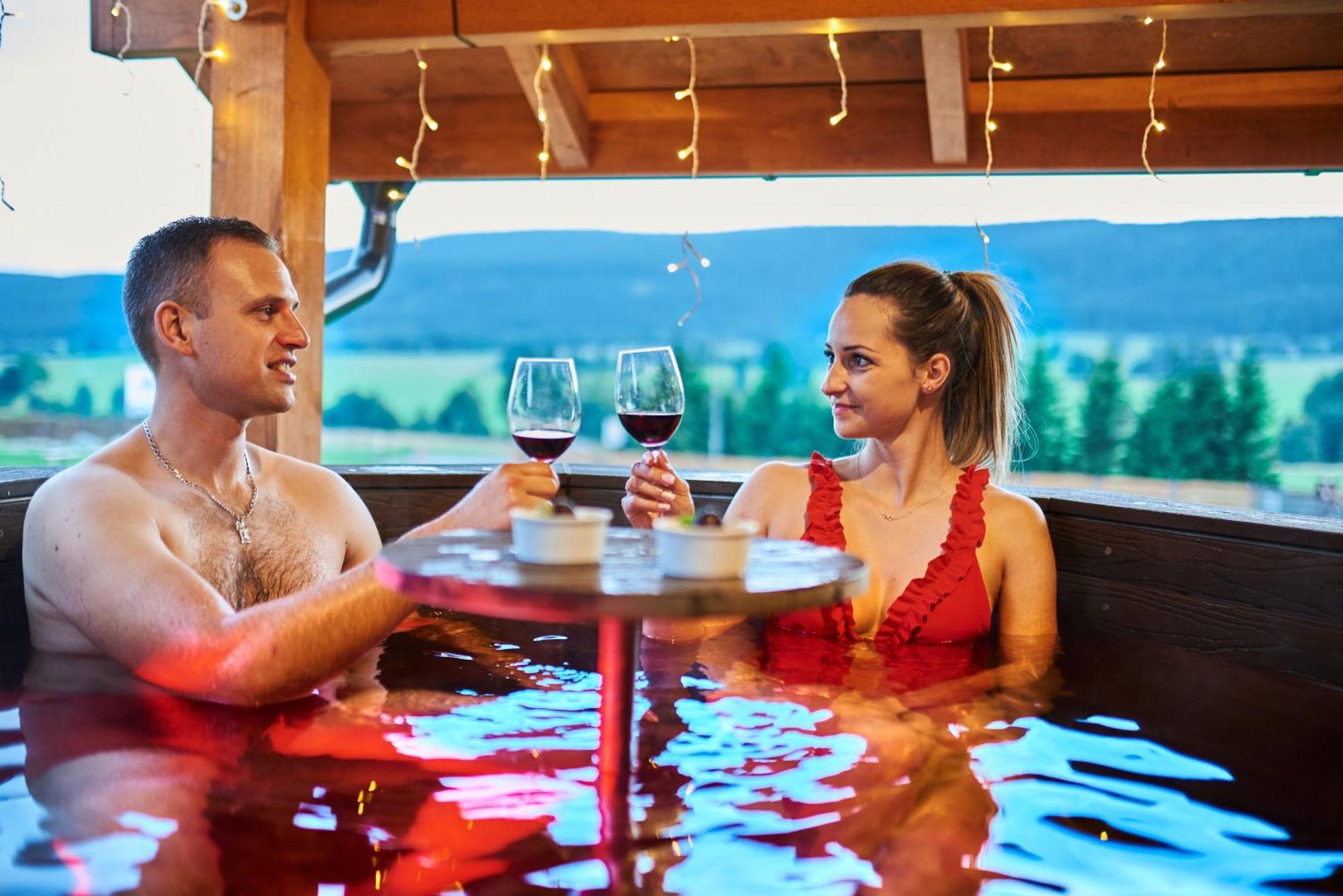 Osada Orlica Klimatyczne Domki Z Widokiem Na Gory I Termalnym Spa Sauna Jacuzzi 4 Km Od Zieleniec Ski Arena Lasowka エクステリア 写真