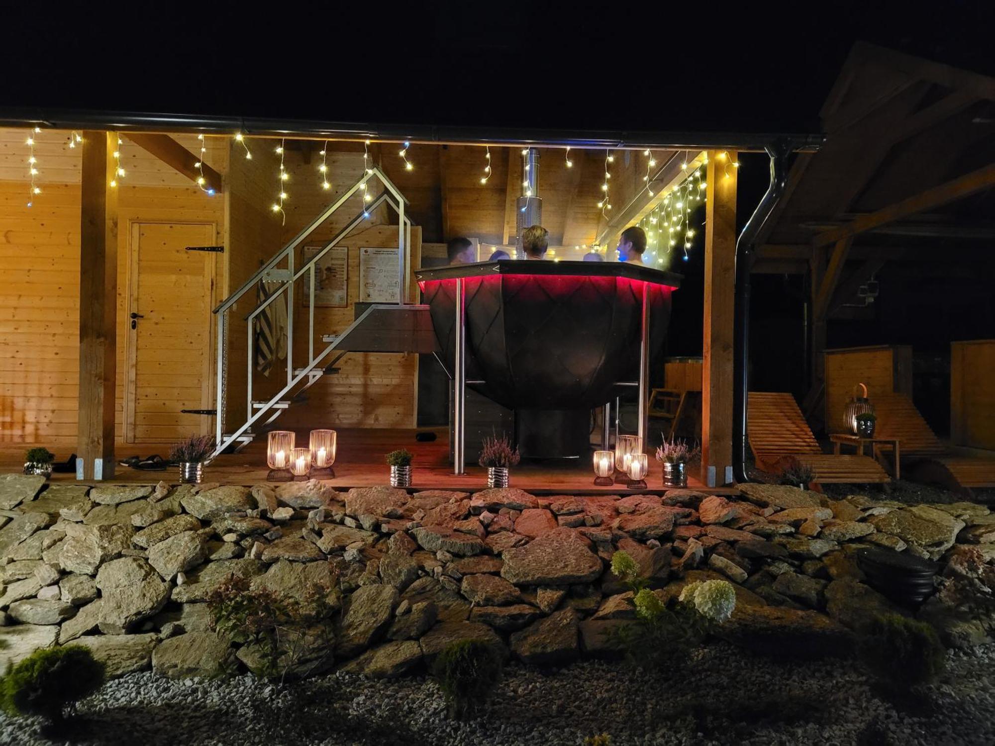 Osada Orlica Klimatyczne Domki Z Widokiem Na Gory I Termalnym Spa Sauna Jacuzzi 4 Km Od Zieleniec Ski Arena Lasowka エクステリア 写真